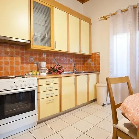 Holiday home Elli 2 Beach-front With Garden *