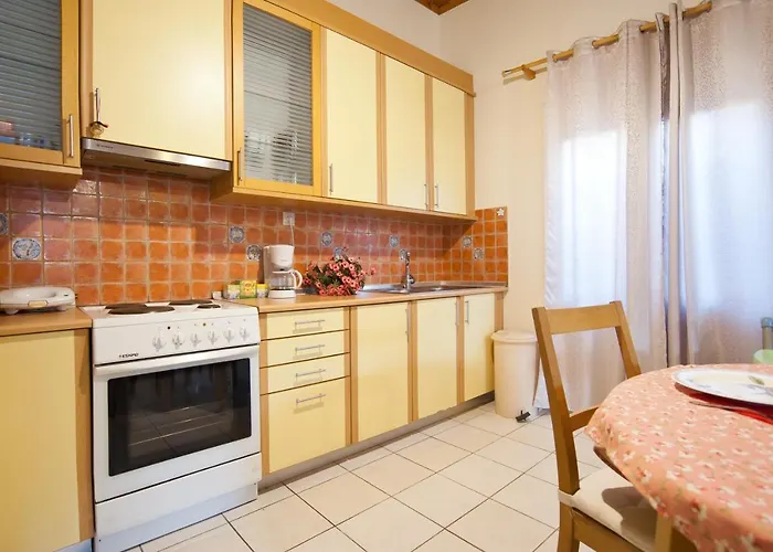 Hébergement de vacances Elli 2 Beach-front With Garden *